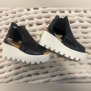 Piampiani Elegant Black and White Wedge Sandals